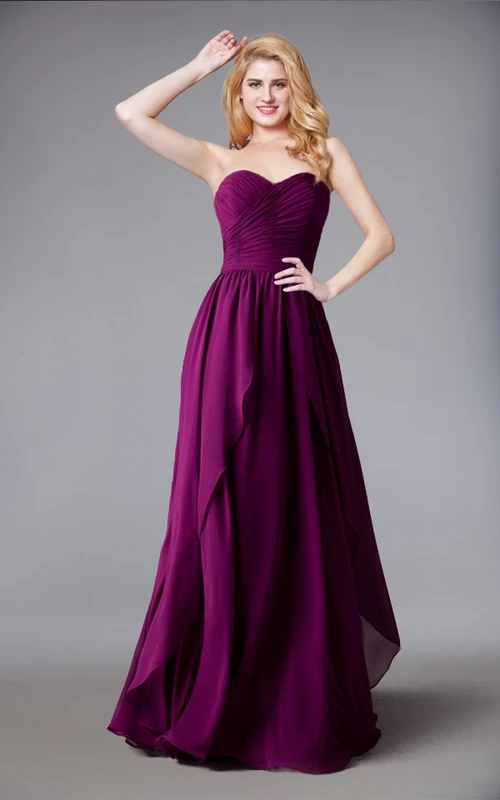Fließendes, langes Chiffonkleid mit herzförmigem Dekolleté und Reißverschluss hinten