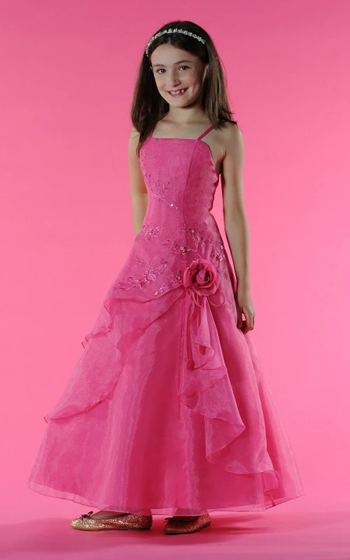 Vestido de niña de las flores con tirantes finos, drapeado lateral floral y tul bordado.