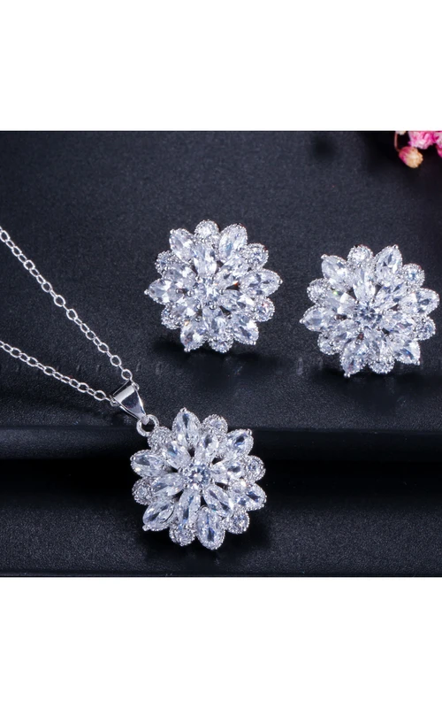 Elegantes Brautschmuck-Set aus Halskette und Ohrringen mit Strasssteinen in Schneeform