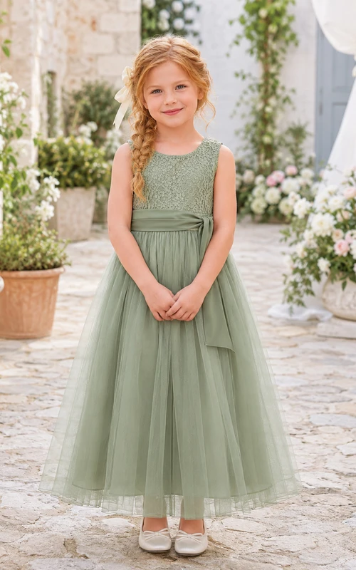 Blumenmädchenkleid aus salbeigrünem Chiffon-Tüll, A-Linie, Rundhalsausschnitt, Teelänge, plissiert