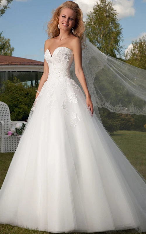 Ballkleid mit Applikationen, ärmellos, herzförmigem Tüll-Hochzeitskleid