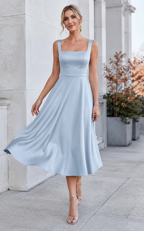 Vestido de fiesta de satén con escote cuadrado y tirantes, corte en A, color gris niebla.