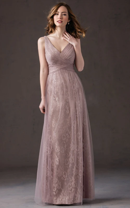 Robe de demoiselle d'honneur sans manches à col en V et coupe trapèze, ornée de tulle et de plis