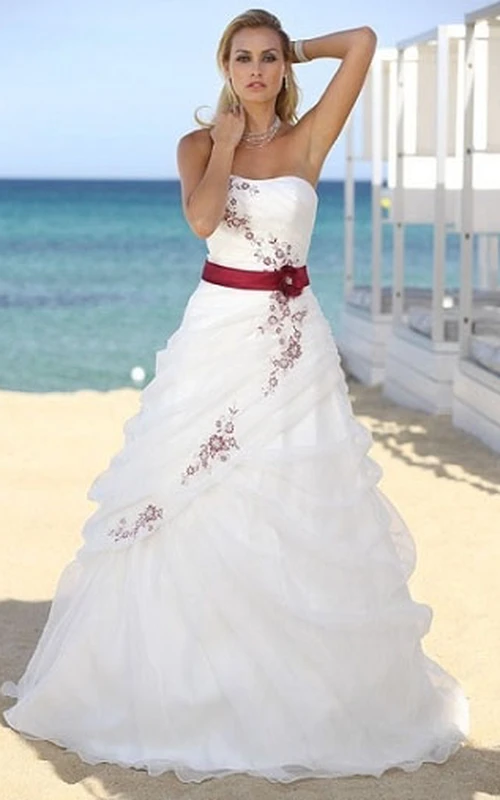 Robe de mariée bustier trapèze en organza à volants et fleurs
