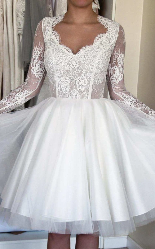 Vestido de novia corto de gala con mangas ilusión, tul, satén y tafetán de encaje.