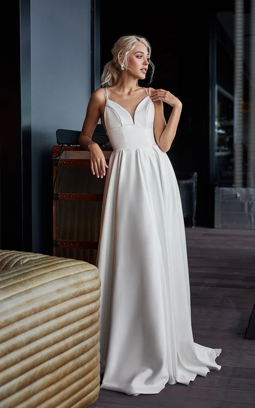 Robe de mariée simple empire en satin fourreau unie