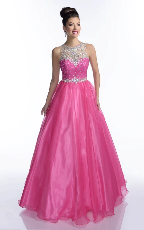 Vestido de fiesta sin mangas de tul con corte en A, corpiño de encaje y brillantes pedrería.