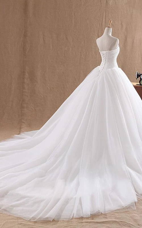 Vestido de gala sin mangas con escote corazón y tul y encaje de organza