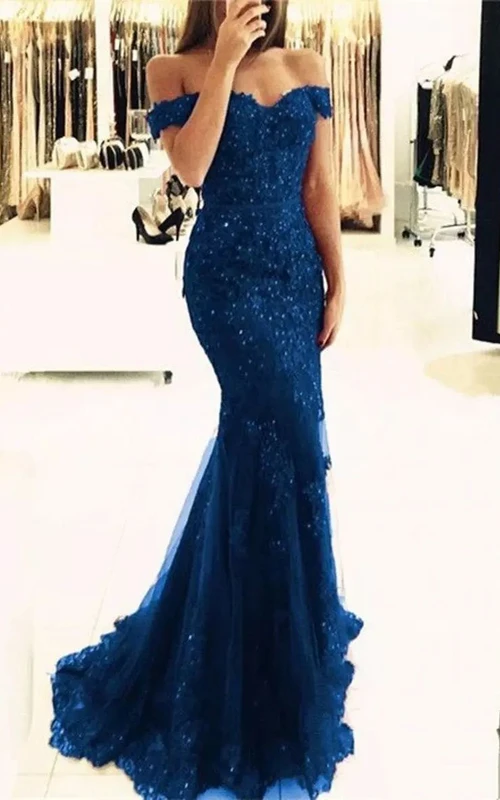 Schulterfreies, kurzes Trompetenkleid aus Spitze und Tüll mit kurzen Ärmeln und Schleppe