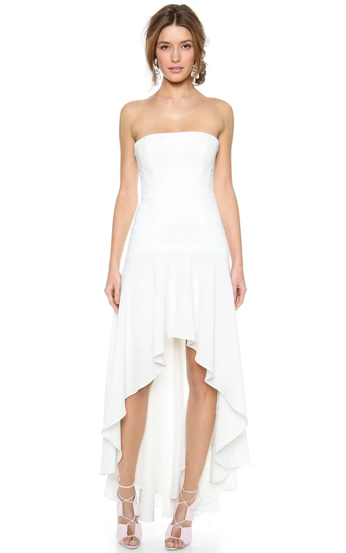 Vestido de novia corto de gasa sin tirantes con corte en A y asimétrico