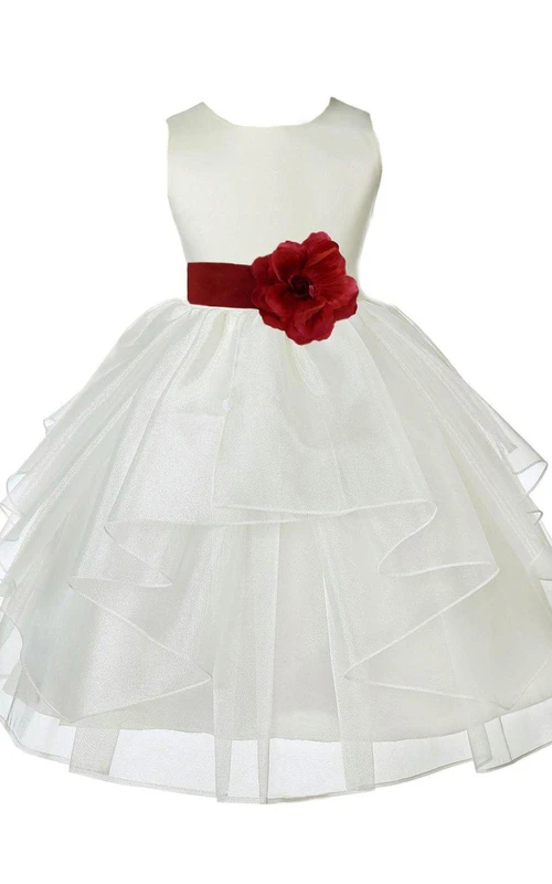 Robe trapèze sans manches à volants et fleurs