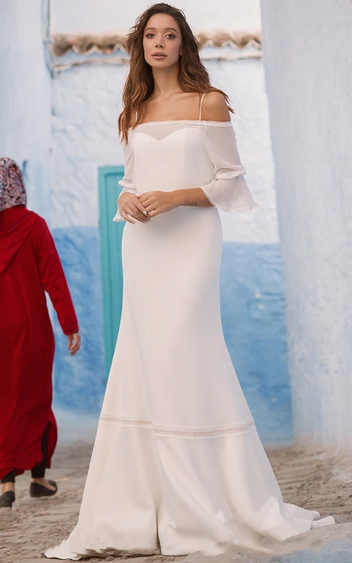 Vestido de novia moderno de gasa con escote Bardot y cola larga