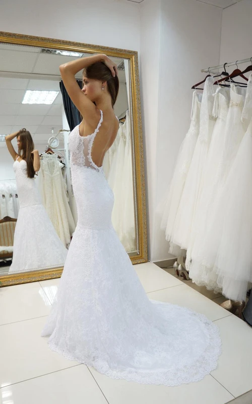 Robe sirène en dentelle avec dos nu et fines bretelles