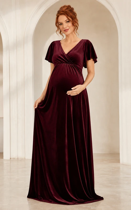 Elegantes, burgunderrotes Umstandskleid aus Samt mit Empire-Schnitt, bodenlang, V-Ausschnitt und kurzen Ärmeln – luxuriös und elegant für formelle Anlässe.