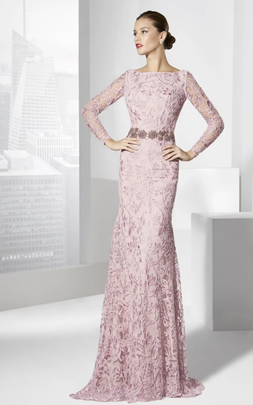 Robe de bal fourreau brodée à col rond et manches longues jusqu'au sol