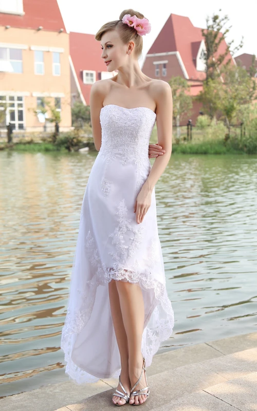 Robe bustier asymétrique en organza avec appliques de dentelle