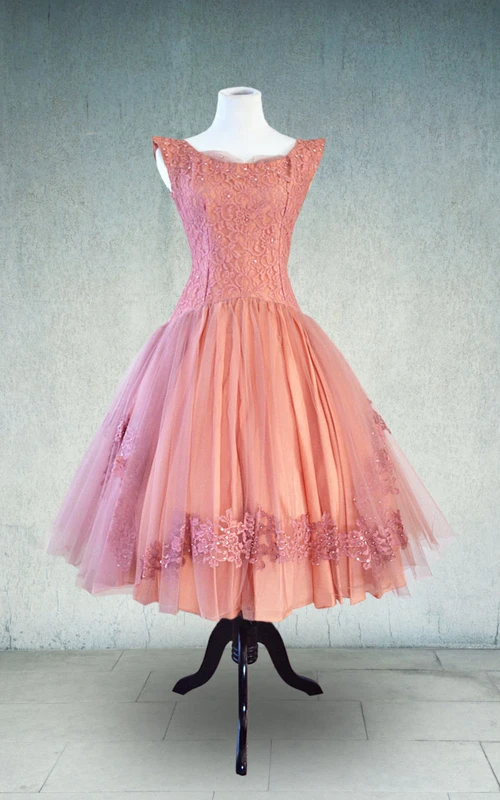 Robe de bal vintage sans manches à col rond et appliques