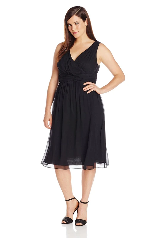 Knielanges Chiffonkleid mit V-Ausschnitt und baskischer Taille