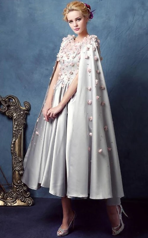 Robe de bal mi-longue à col rond et perles, ornée de fleurs et coupe trapèze