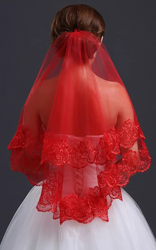 Voile à application de dentelle rouge