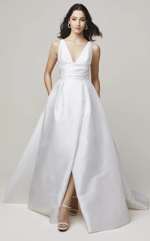 Modernes Brautkleid aus Satin in A-Linie mit V-Ausschnitt und Schlitz vorne