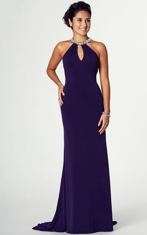 Ärmelloses Chiffon-Abendkleid mit hohem Kragen, Perlenbesatz und Schleppe