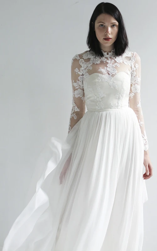 Brautkleid aus Illusionsspitze und Chiffon mit hohem Kragen und langen Ärmeln