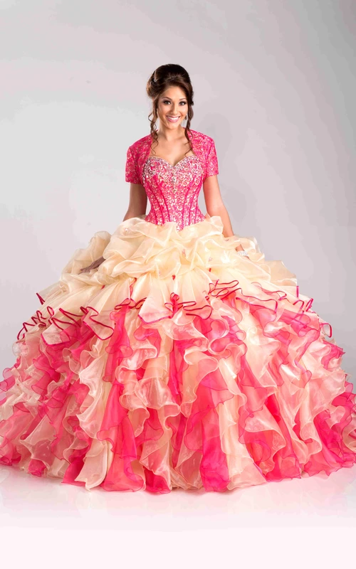 Paillettenbesetztes Ballkleid mit Korsett und herzförmigem Herzausschnitt sowie kaskadenartigen Rüschen
