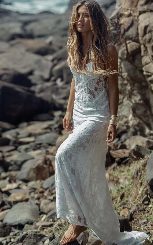 Vestidos de novia de playa largos de encaje con tirantes finos