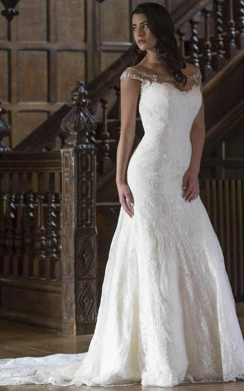 Robe de mariée trapèze longue jusqu'au sol, col rond, ornée de dentelle appliquée et de perles