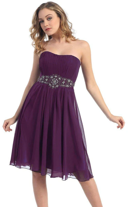 Robe bustier trapèze longueur genou avec taille perlée