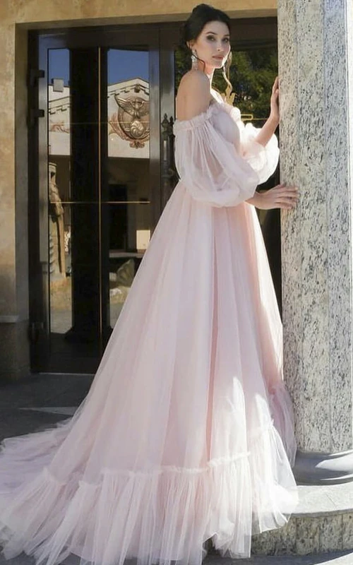 Vestido de novia de princesa con mangas tres cuartos, escote corazón y hombros descubiertos, estilo princesa, de tul encantador.