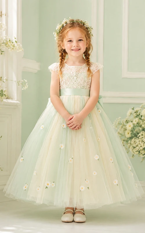 Vestido de niña de las flores, color verde salvia, encaje, tul, corte en A, cuello joya, largo hasta la rodilla.