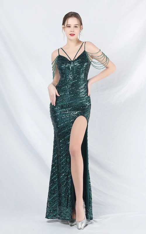 Vestido de noche largo con tirantes y bordados artesanales