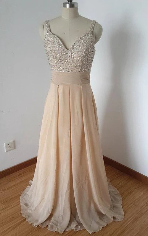Robe en mousseline dos nu à bretelles ornée de perles
