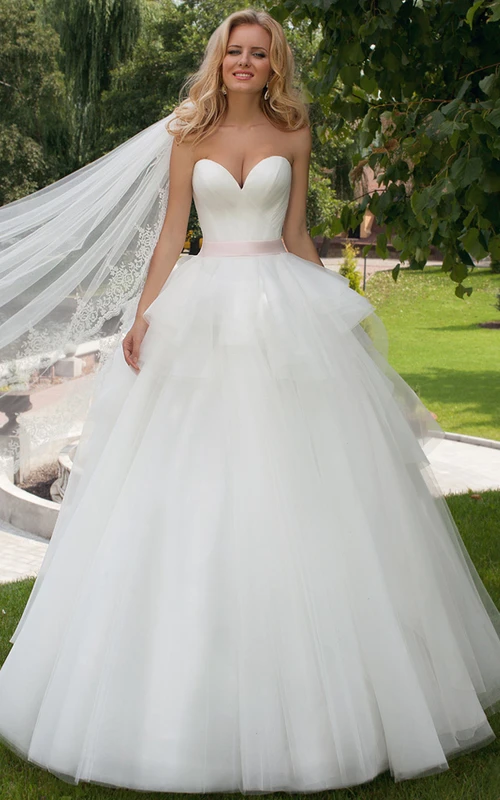 Ballkleid, ärmelloses Tüll-Hochzeitskleid mit Herzausschnitt