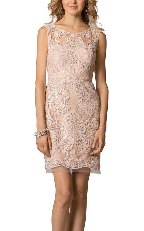 Vestido corto de dama de honor con escote redondo y encaje