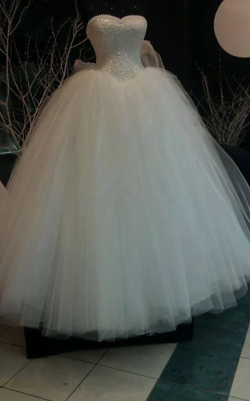 Glamouröses Brautkleid mit herzförmigem Herzausschnitt, Perlen, Tüll und Spitze