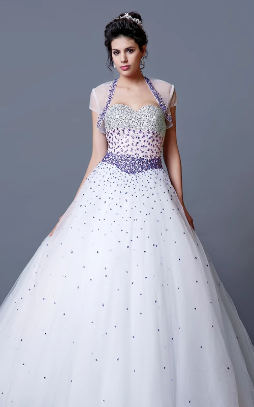 Robe de bal de quinceañera éclectique en tulle superposé à décolleté cœur, ornée de perles et d'un ombré éclectique, avec boléro.