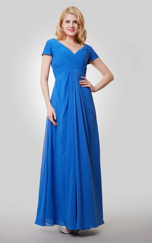 Kurzärmeliges Chiffonkleid in A-Linie mit V-Ausschnitt und überkreuzten Raffungen