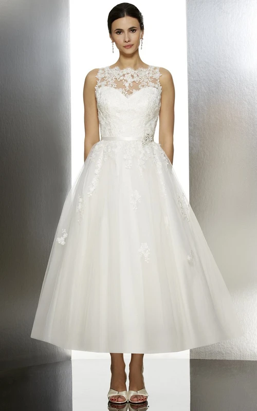 Vestido de novia de tul sin mangas, corte A, con apliques y escote joya, largo hasta la rodilla
