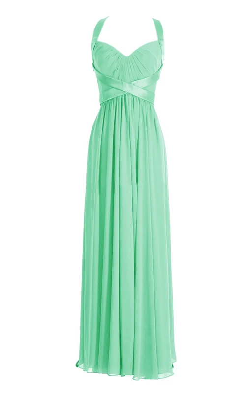 Vestido de gasa plisada con escote halter y corte en A, espalda en V profunda.