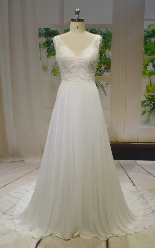 Ärmelloses Chiffon-Brautkleid in A-Linie mit V-Ausschnitt, Spitzenoberteil und V-Rückenknopfleiste
