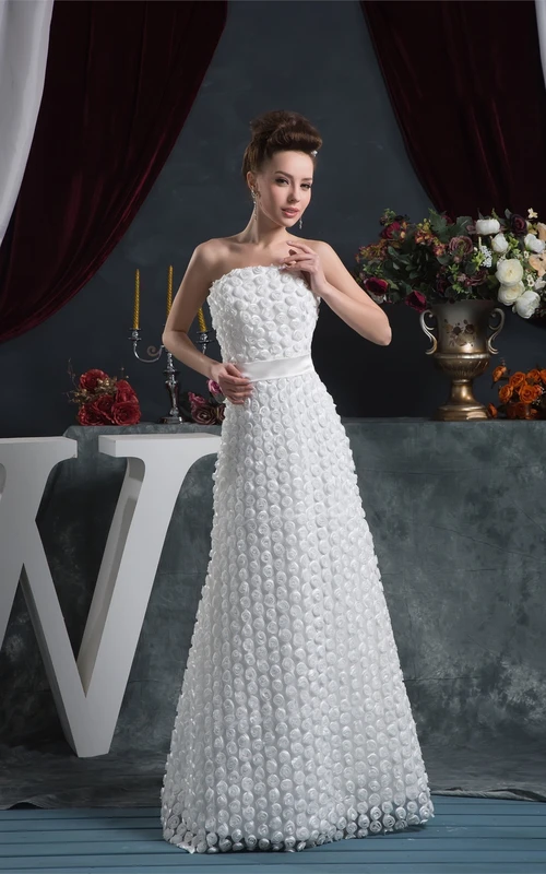 Geblümtes, trägerloses A-Linien-Maxikleid mit Taillengürtel