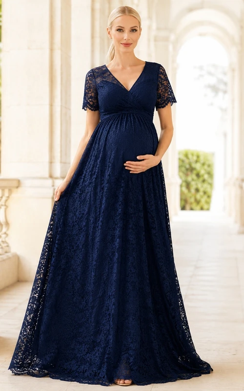 Elegantes Umstands-Brautkleid aus Spitze mit V-Ausschnitt und kurzen Ärmeln im Empire-Stil