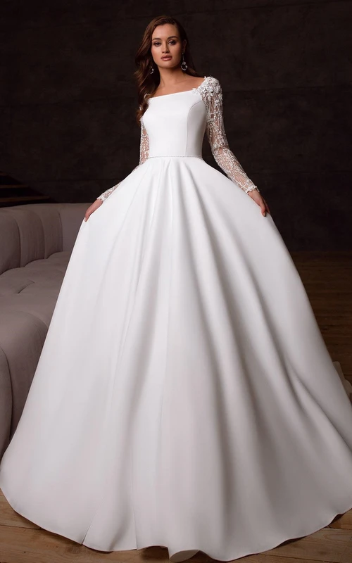 Lässiges A-Linien-Hochzeitskleid aus Satin mit eckigem Ausschnitt, Korsettrücken und Perlenstickerei