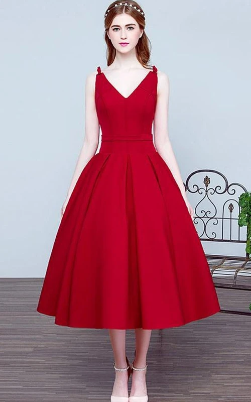 Teelanges Ballkleid mit V-Ausschnitt und Schleife