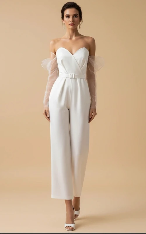 Jumpsuit mit Herzausschnitt, transparenten Ärmeln und weitem Bein für die Hochzeit