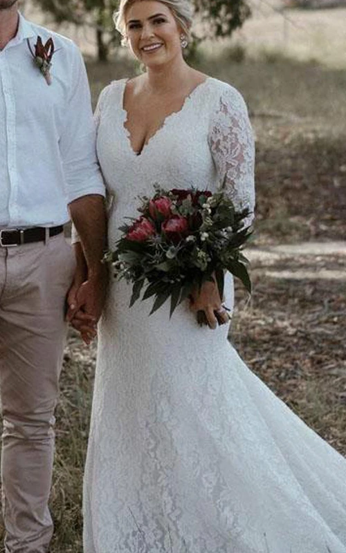 Vestido de novia de corte sirena modesto con escote en V, encaje, largo hasta el suelo, cola de corte y cremallera.