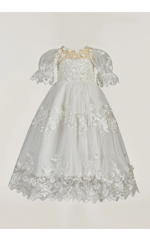 Taufkleid aus Spitze mit Perlen und Blumen